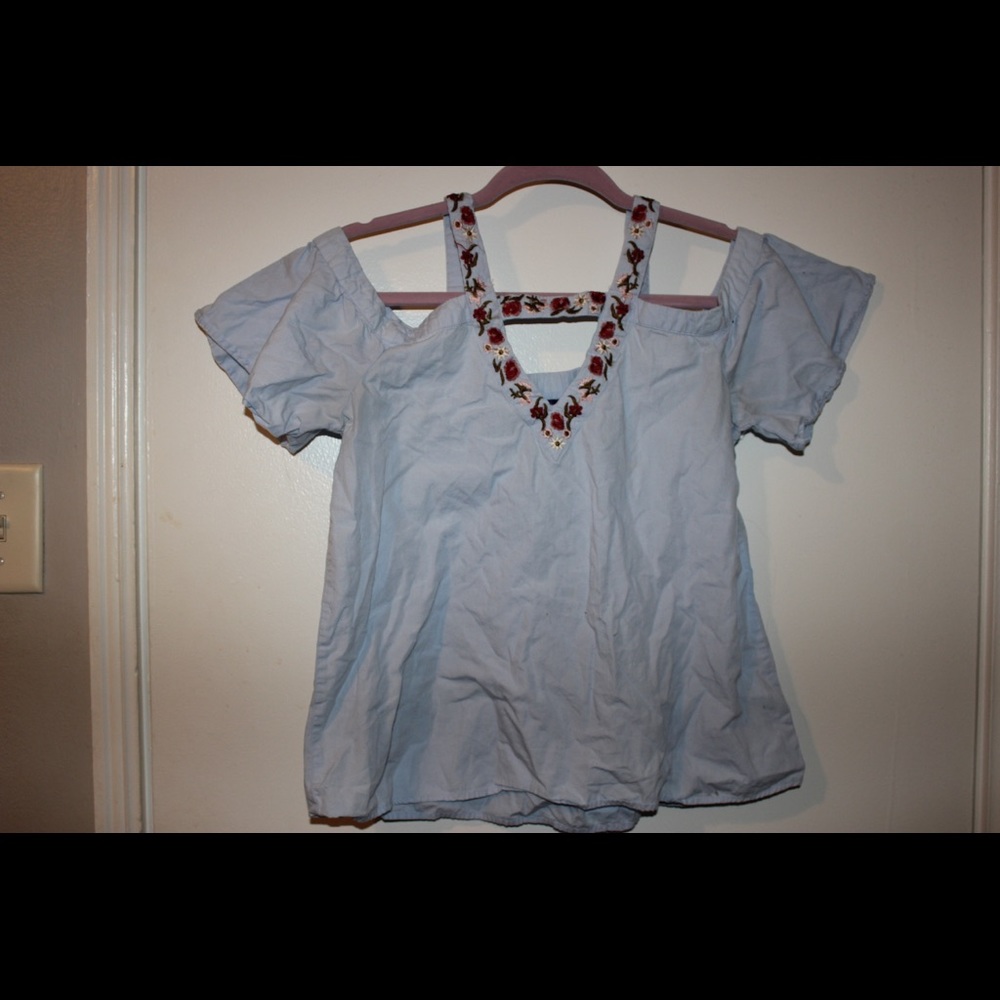 Cute top with fun sleeves!